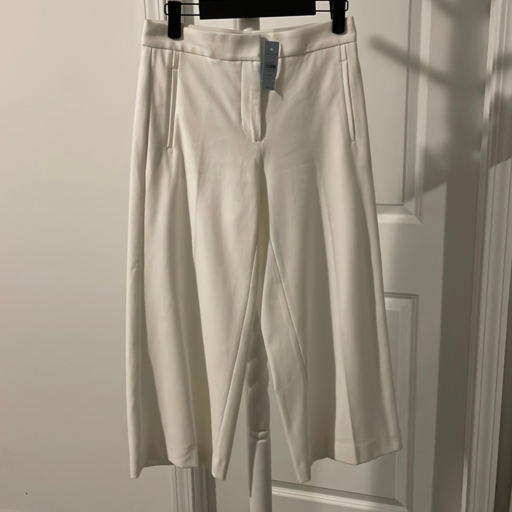 Brand:Ann Taylor,Size:00,Color:White,Capris .New With Tag.
